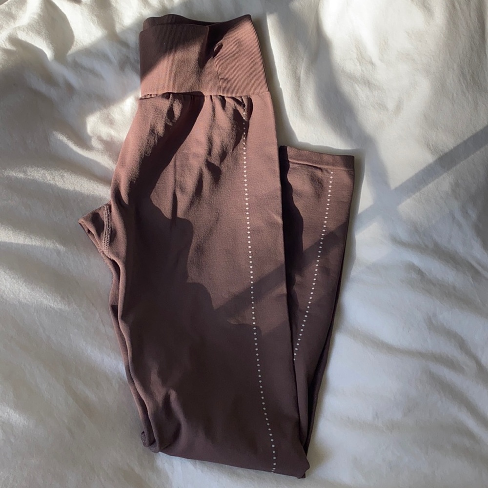 *LULULEMON LOOKALIKE* Halara Brown Dotted Leggings